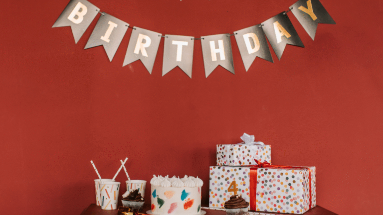 Celebrating Employee Birthdays: 6 Ideas for Hybrid Offices