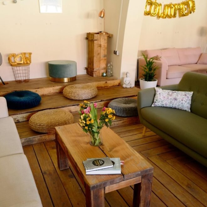 Living Room Seating Ideas That Work for Regular Life and Company