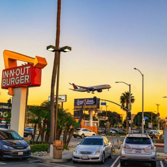 Iconic Hollywood Fast Food: The Ultimate Guide to Legendary Restaurants, Culture, and Famous Los Angeles Eats